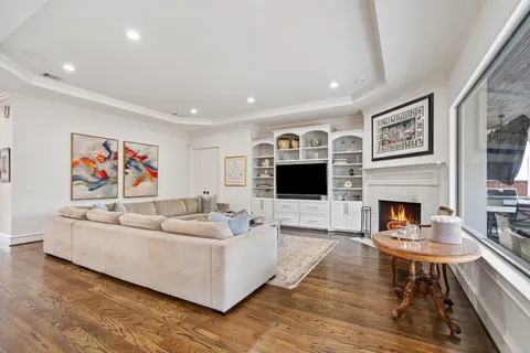 $1,900,000 | 4916 Valerie Street, Bellaire, TX 77401