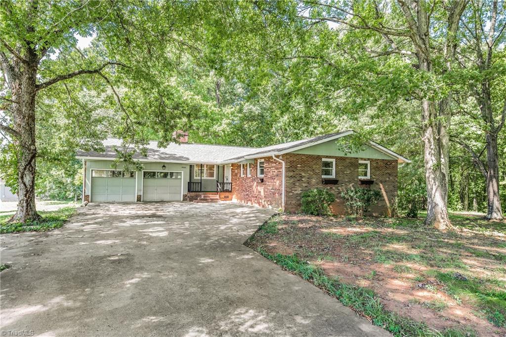 4600 Warner Road Pfafftown, NC 27040 - Photo 1 of 31 Front of house