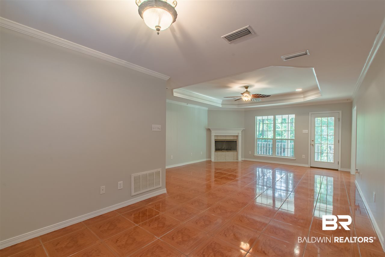 312 Marcella Avenue Daphne, AL 36527 - Photo 4 of 25 Living/Dining