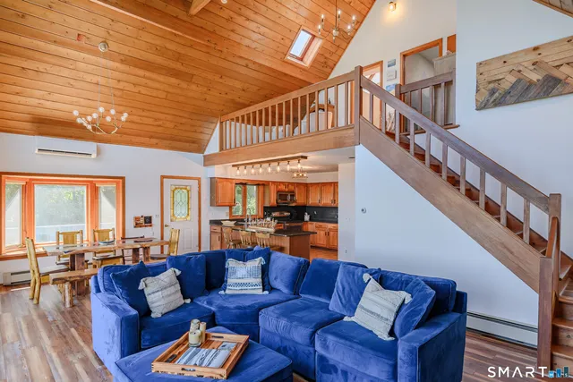 $700,000 | 3 Spring Wood Lane, New Fairfield, CT 06812