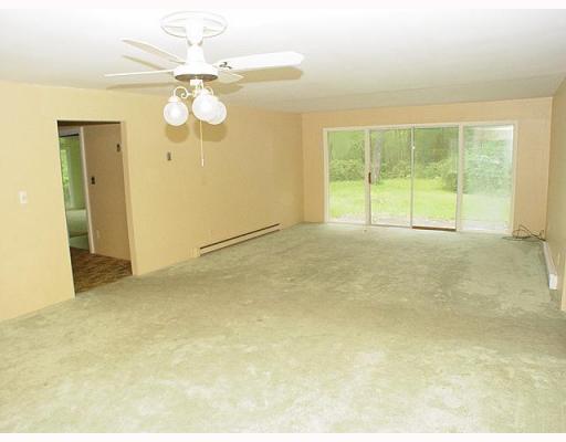 602 Elliotsville Road Farmington, PA 15437 - Photo 2 of 9 Living Room.