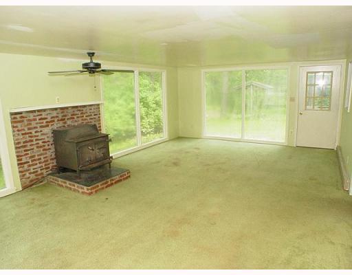 602 Elliotsville Road Farmington, PA 15437 - Photo 3 of 9 Den/Family/Great Room.