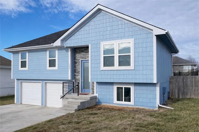 $330,000 | 2228 Chanticleer Street, Excelsior Springs, MO 64024