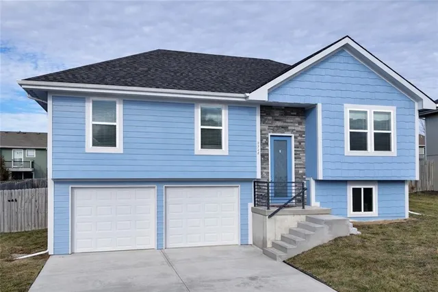 $330,000 | 2228 Chanticleer Street, Excelsior Springs, MO 64024