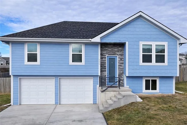 $330,000 | 2228 Chanticleer Street, Excelsior Springs, MO 64024