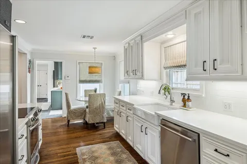 $995,000 | 5655 Overbrook Lane, Houston, TX 77056