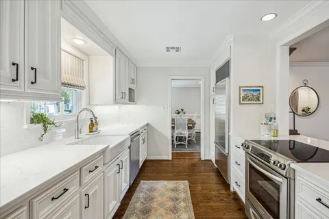 $995,000 | 5655 Overbrook Lane, Houston, TX 77056