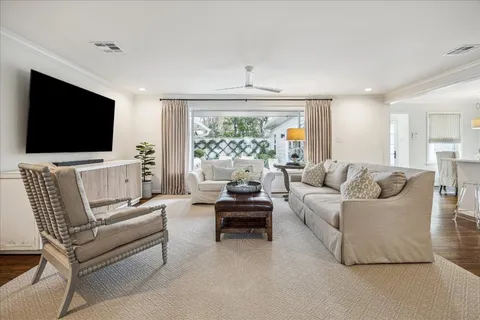 $995,000 | 5655 Overbrook Lane, Houston, TX 77056