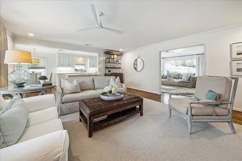 $995,000 | 5655 Overbrook Lane, Houston, TX 77056