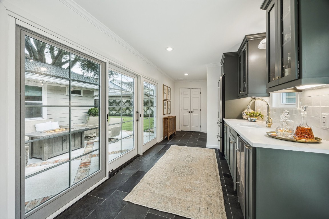 5655 Overbrook Lane Houston, TX 77056 - Photo 18 of 36 Custom Pella sliding doors lead to the amazing backyard!