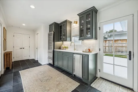 $995,000 | 5655 Overbrook Lane, Houston, TX 77056