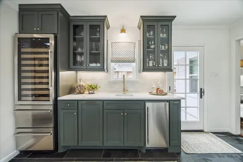 $995,000 | 5655 Overbrook Lane, Houston, TX 77056