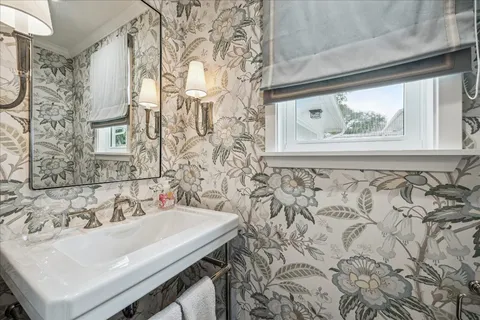 $995,000 | 5655 Overbrook Lane, Houston, TX 77056