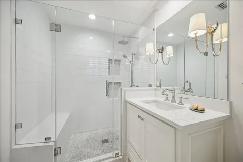 $995,000 | 5655 Overbrook Lane, Houston, TX 77056