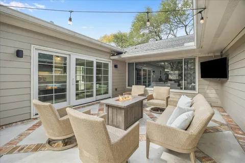 $995,000 | 5655 Overbrook Lane, Houston, TX 77056