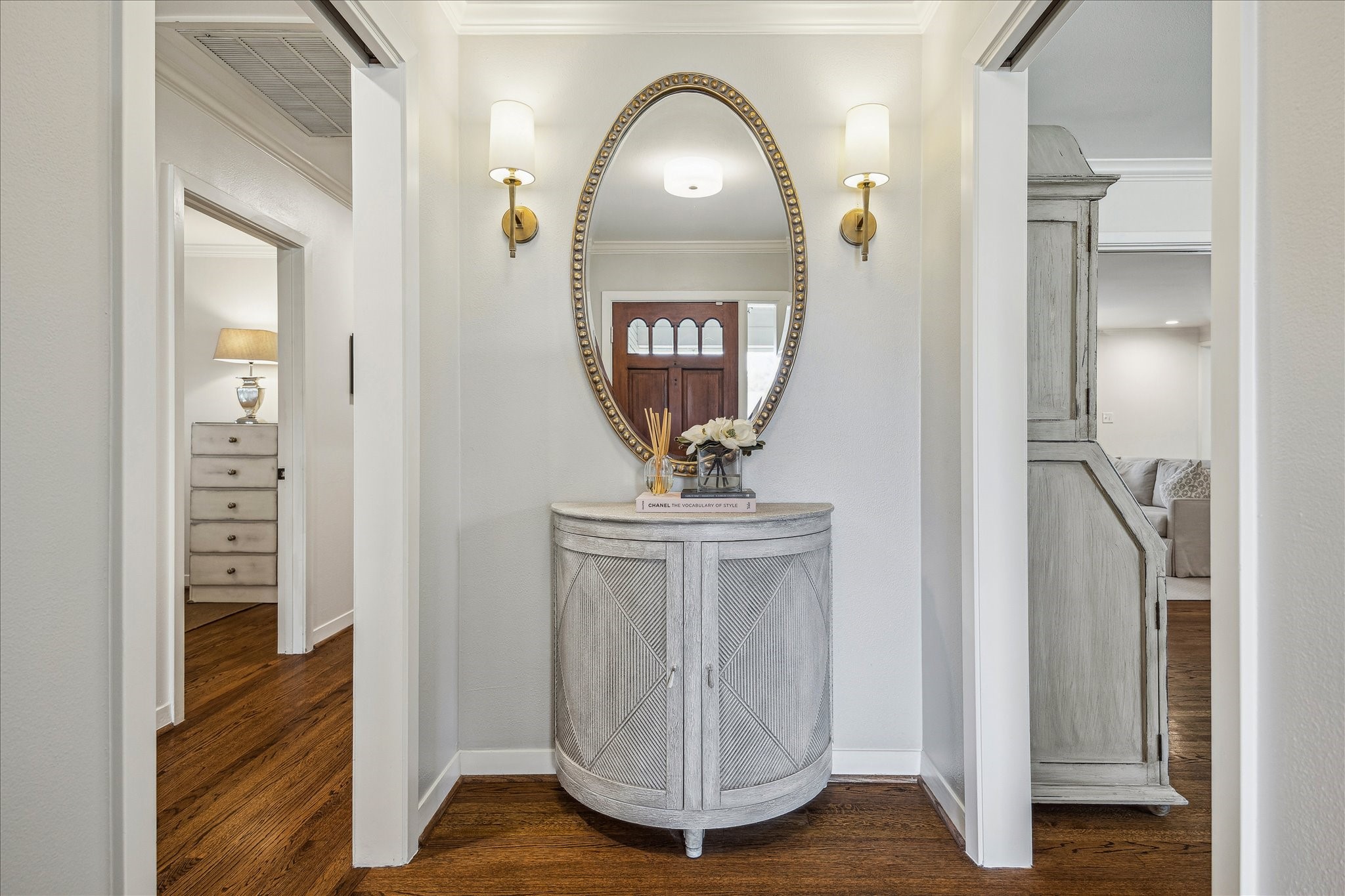 5655 Overbrook Lane Houston, TX 77056 - Photo 5 of 36 Front entrance with access to bedroom hall and living areas. This home has beautiful hardwood floors throughout, no carpet!