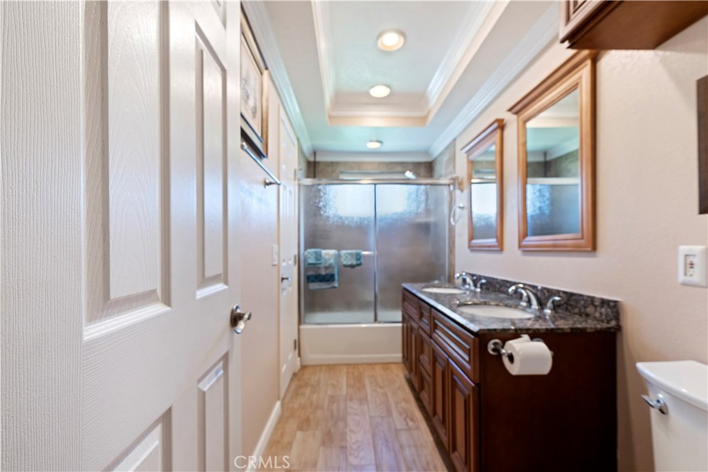 1400 Terrace Rialto, CA 92376 - Photo 21 of 40 hall bath
