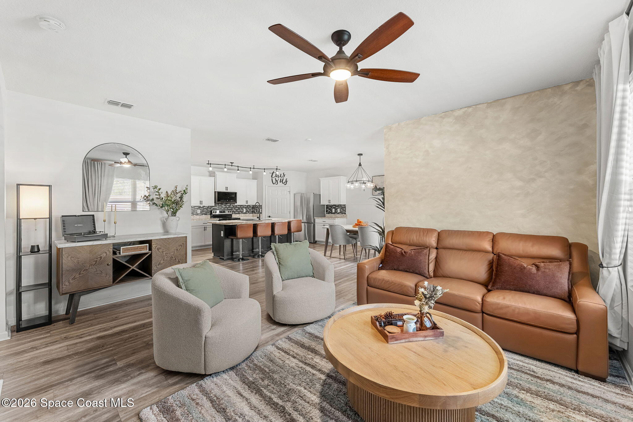 202 Alamere Drive Southwest Palm Bay, FL 32908 - Photo 6 of 36 Stylish accents througout