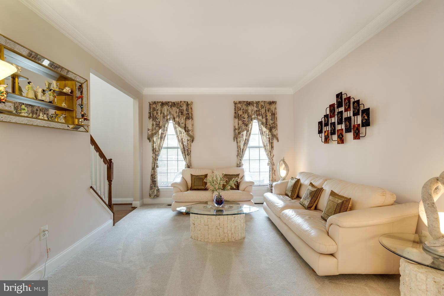 6136 Garden Road Springfield, VA 22152 - Photo 5 of 30 Living Room