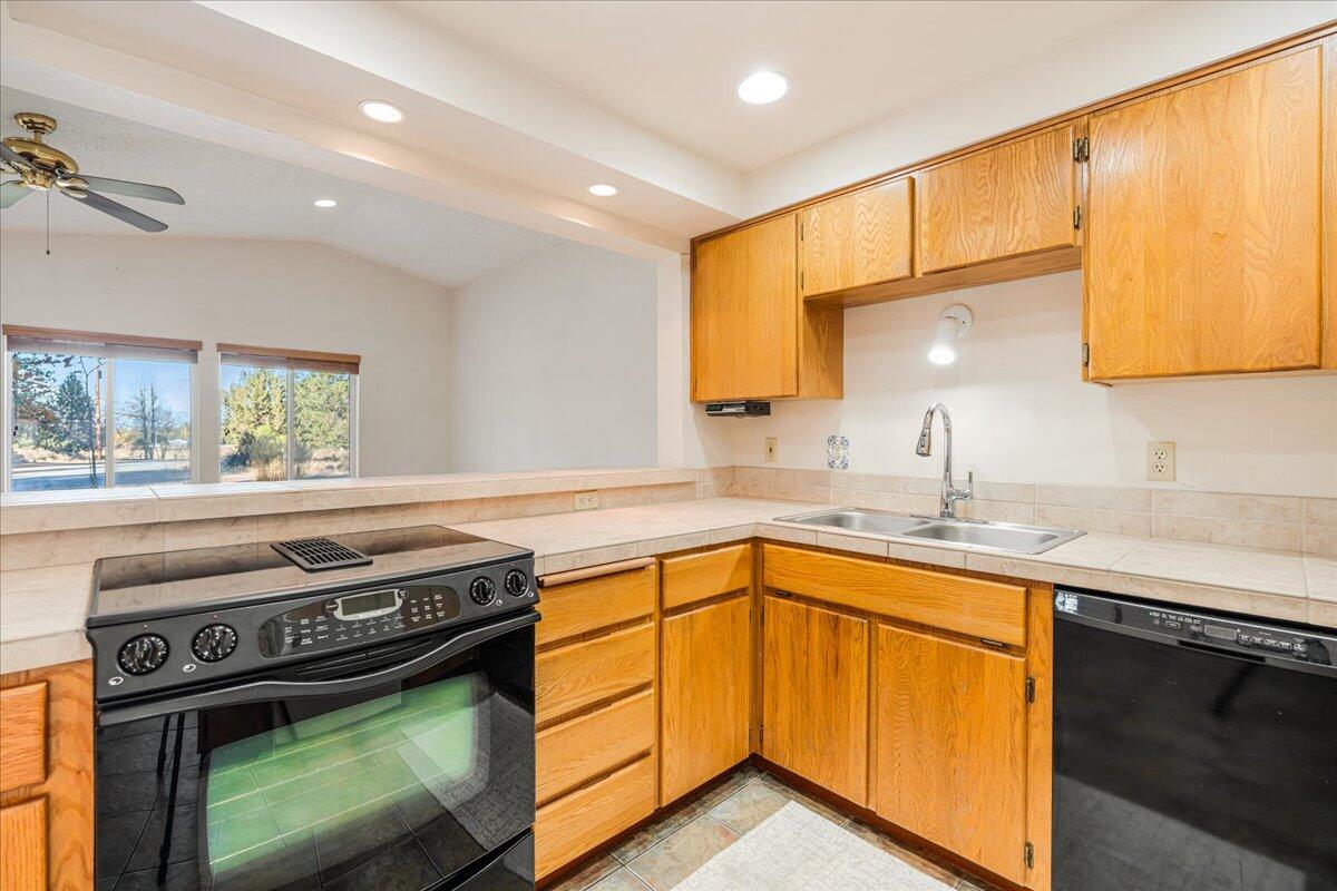 19304 Baker Road Bend, OR 97702 - Photo 13 of 38 Kitchen