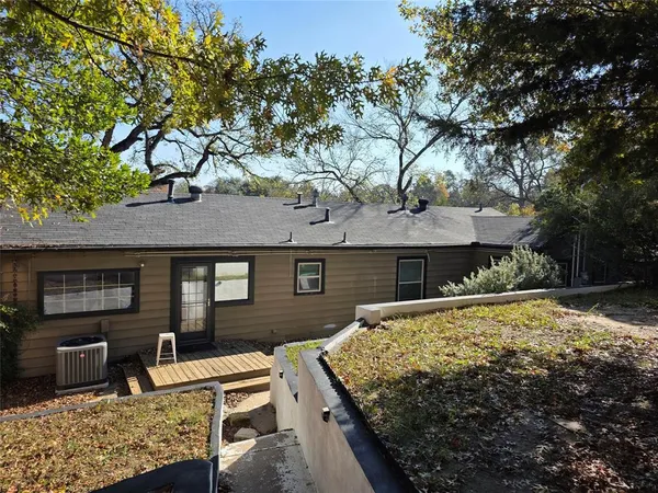 $1,800 | 3449 Oak Creek Circle, Dallas, TX 75227