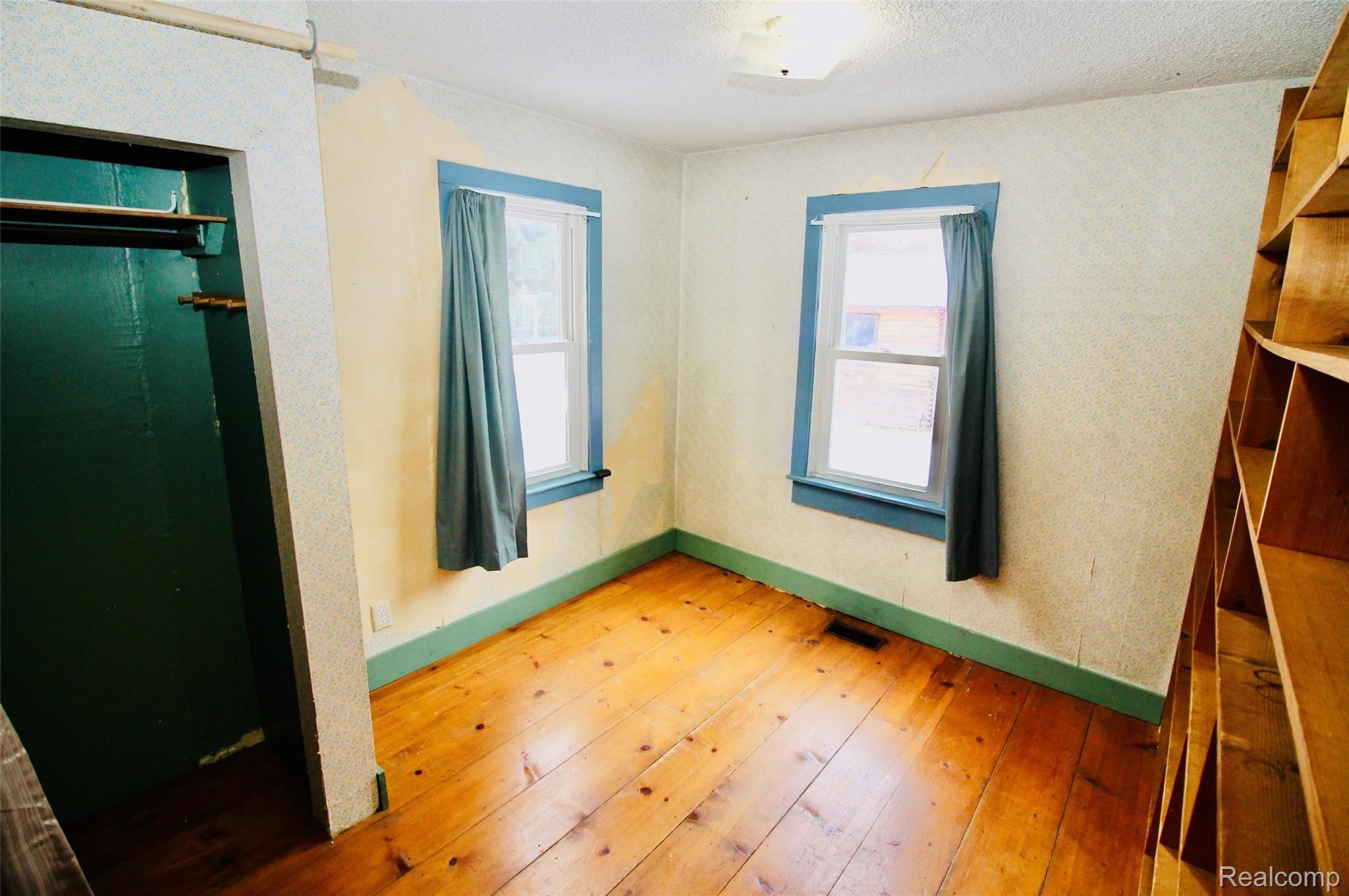 998 Baldwin Road Lapeer, MI 48446 - Photo 14 of 23 Second bedroom