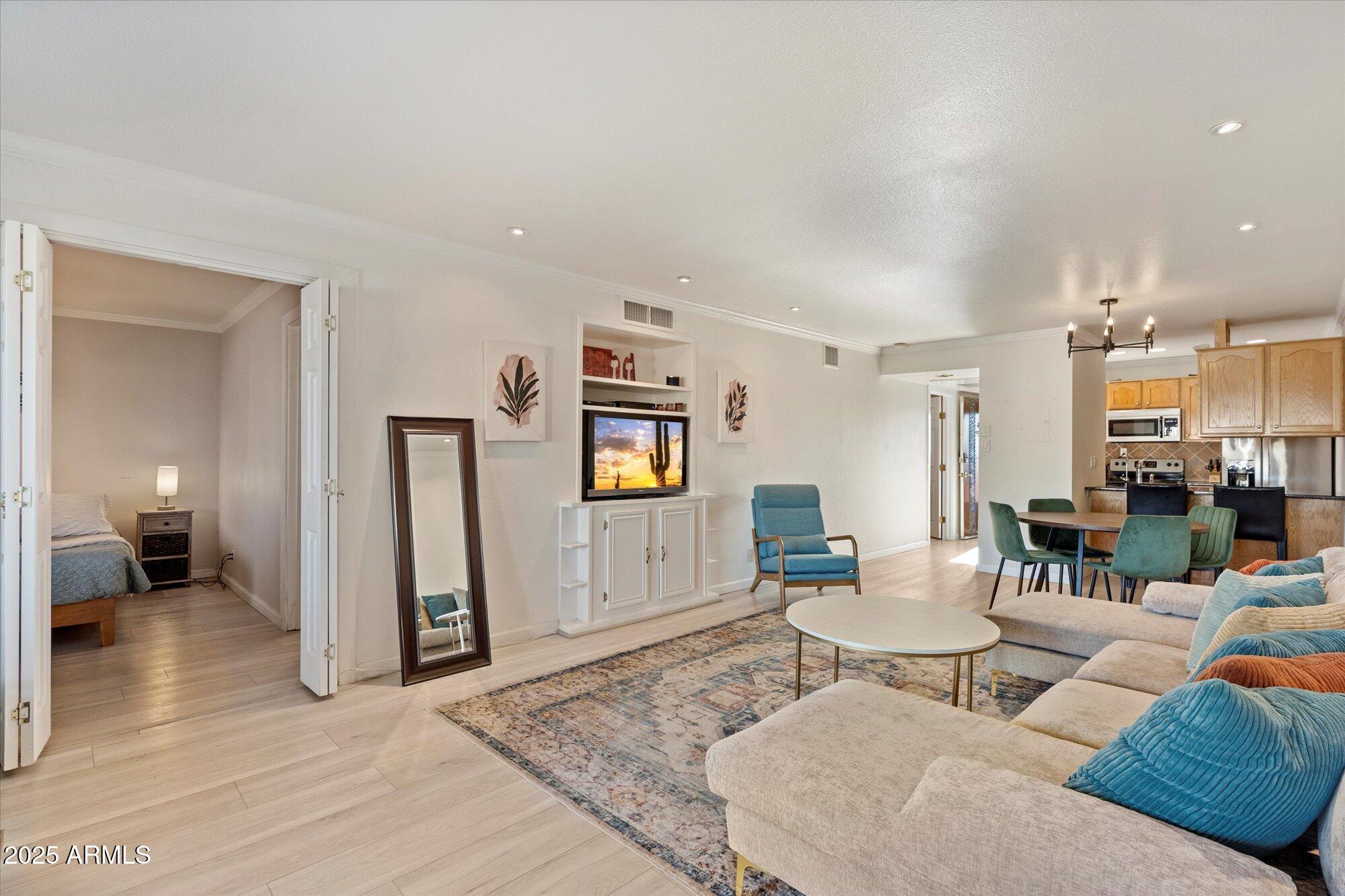 7625 East Camelback Road, Unit B435 Scottsdale, AZ 85251 - Photo 6 of 20 Living Room