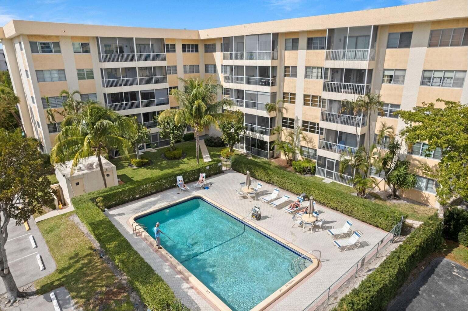50 Southwest 3rd Avenue, Unit 3050 Boca Raton, FL 33432 - Photo 4 of 18 pool