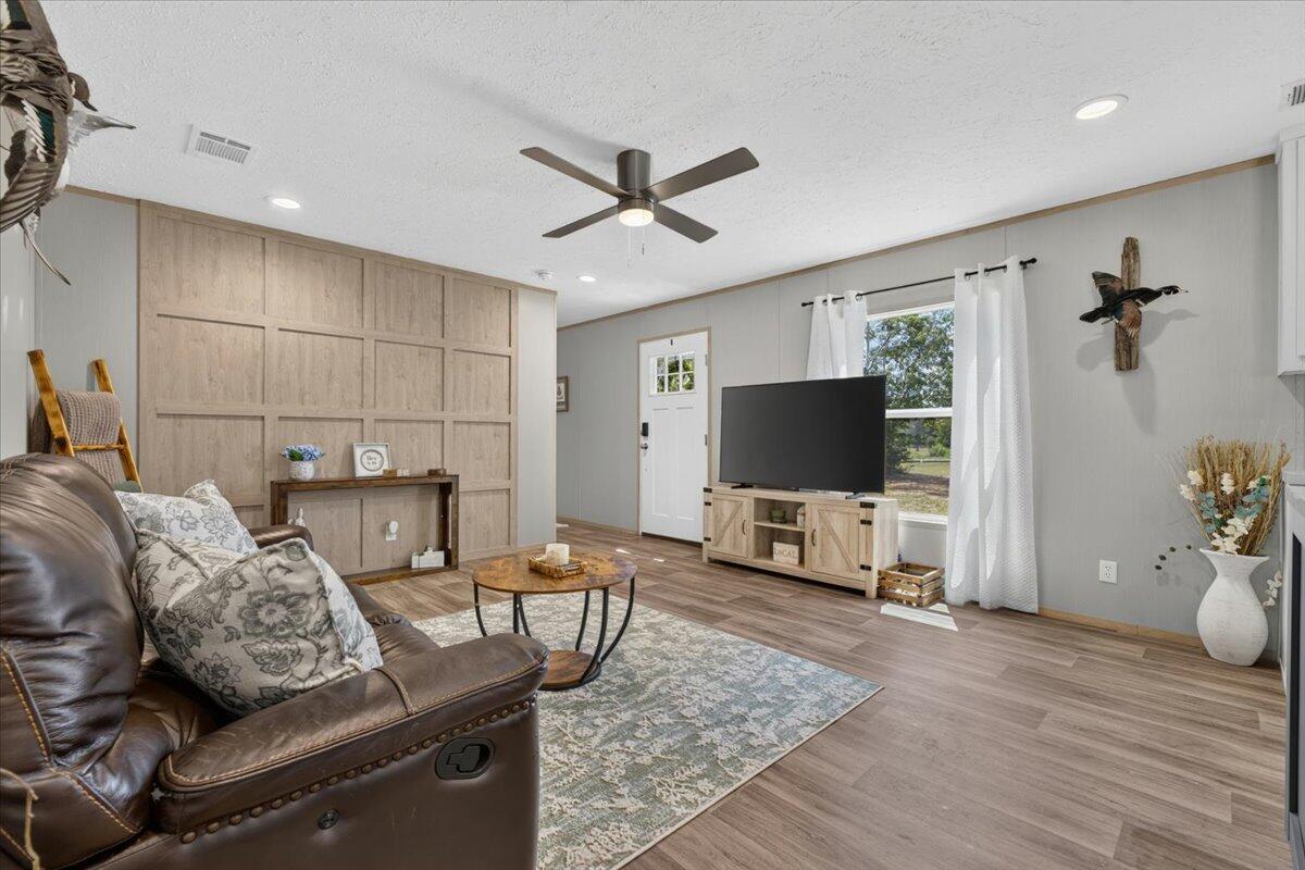956 Tiger Loop St. Stephen, SC 29479 - Photo 6 of 30 Livingroom