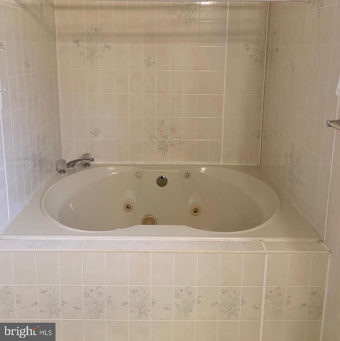 152 Buck Road Newfield, NJ 08344 - Photo 14 of 16 Master Bath - Garden Tub
