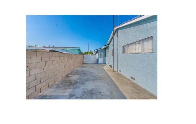 a picture of a living room