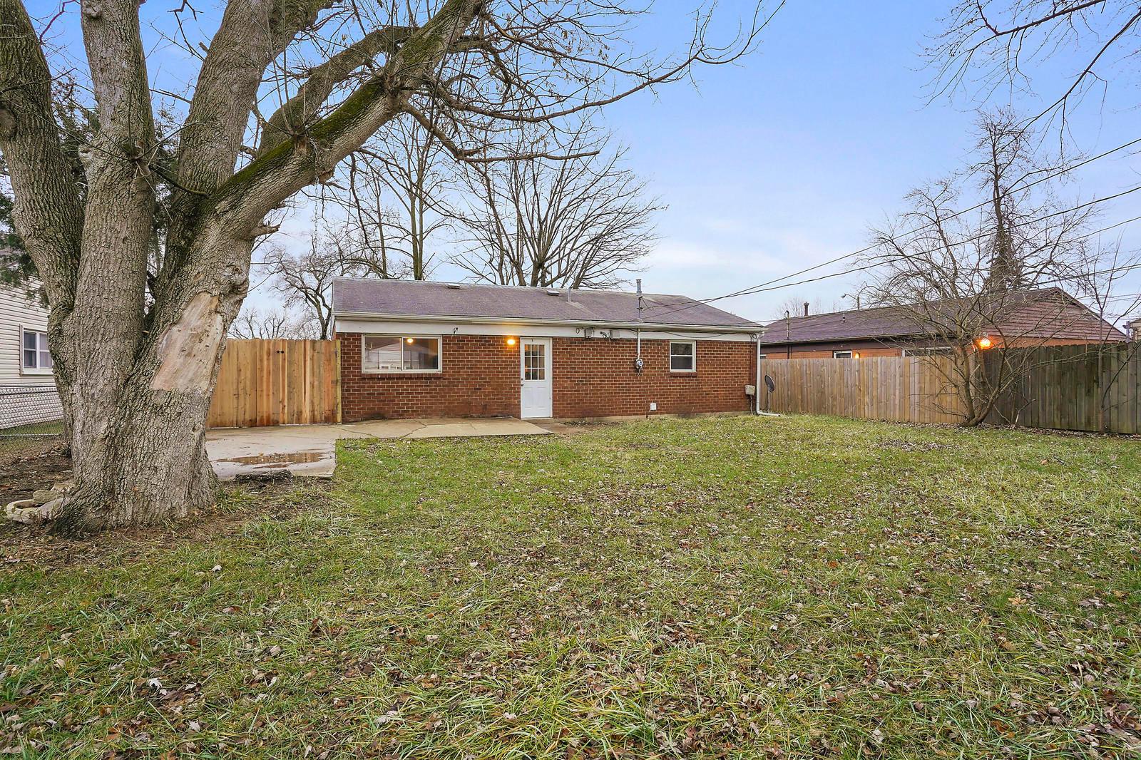 373 Lombard Road Columbus, OH 43228 - Photo 24 of 25 Gallery Image 24