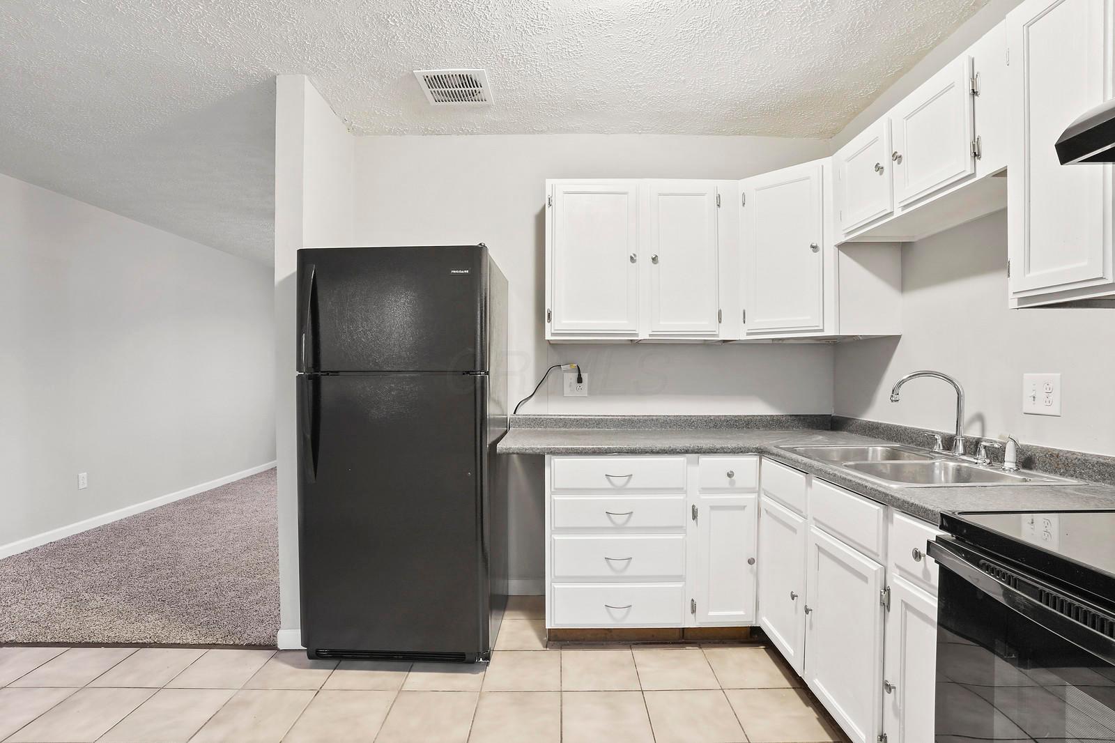 373 Lombard Road Columbus, OH 43228 - Photo 9 of 25 Gallery Image 9