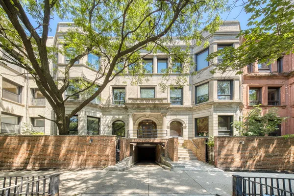 $775,000 | 3717 North Pine Grove Avenue, Unit 3S, Chicago, IL 60613