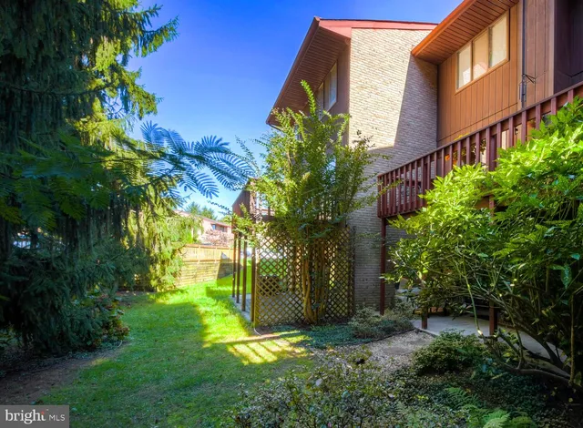 a view of a back yard of the house