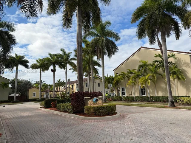 $3,300 | 14934 Southwest 41st Lane, Unit 14934, Miami, FL 33185