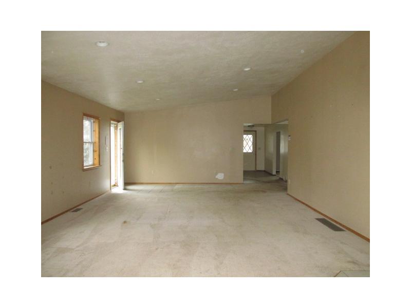1336 Brownfield Road Uniontown, PA 15401 - Photo 4 of 18 Living Room.