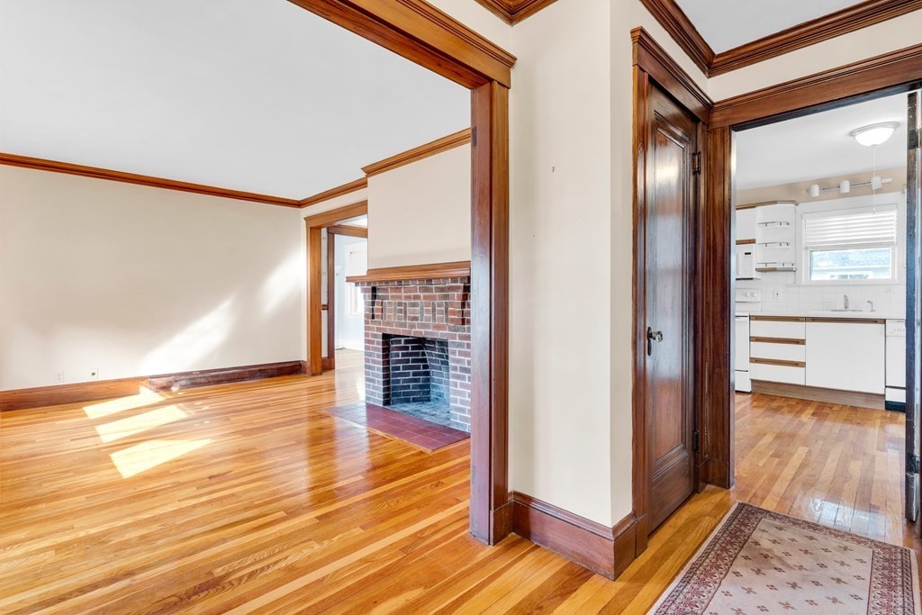 47 Governor Road Stoneham, MA 02180 - Photo 4 of 27 Gallery Image 4