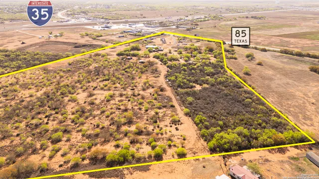 a view of entryway with street