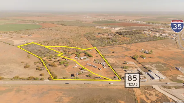 $290,000 | 1160 Highway 85, Dilley, TX 78017