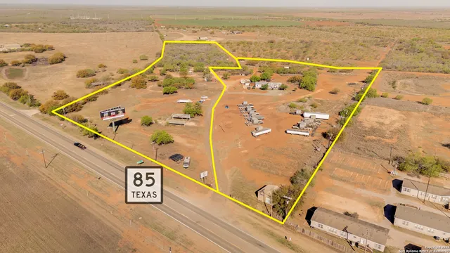$290,000 | 1160 Highway 85, Dilley, TX 78017