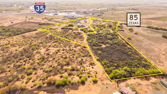 $290,000 | 1160 Highway 85, Dilley, TX 78017