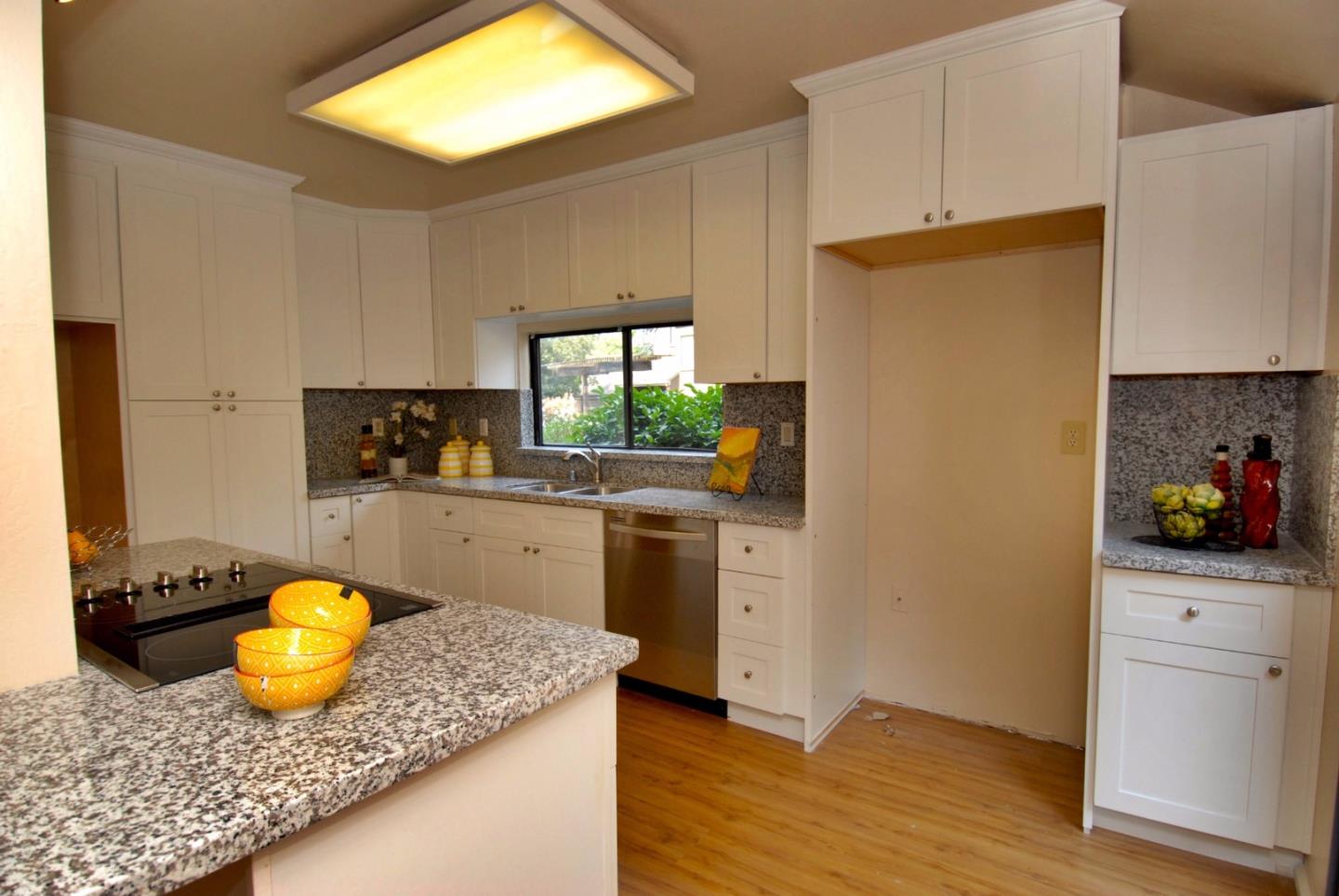 27 Farm Road Los Altos, CA 94024 - Photo 7 of 21