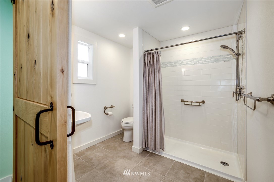 18617 129th Avenue Northeast Bothell, WA 98011 - Photo 17 of 40 Gallery Image 17