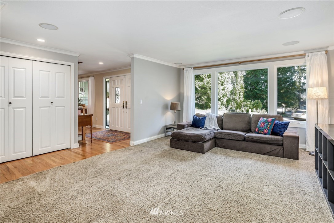 18617 129th Avenue Northeast Bothell, WA 98011 - Photo 5 of 40 Gallery Image 5