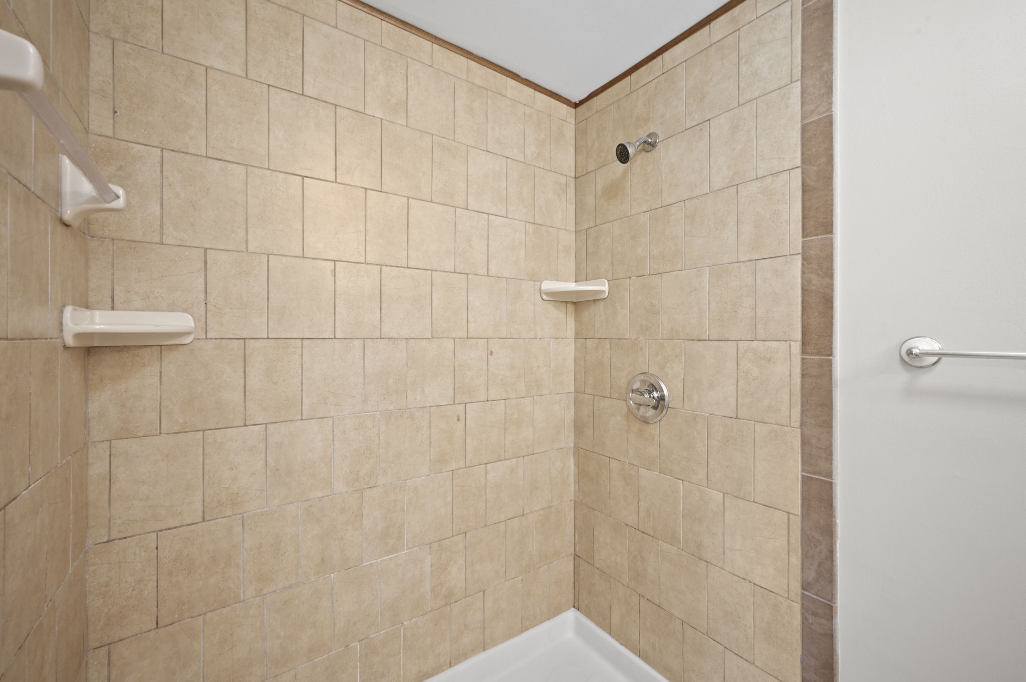 521 Hawkins Road, Unit 2 Clarksville, TN 37040 - Photo 11 of 16 a bathroom with a shower
