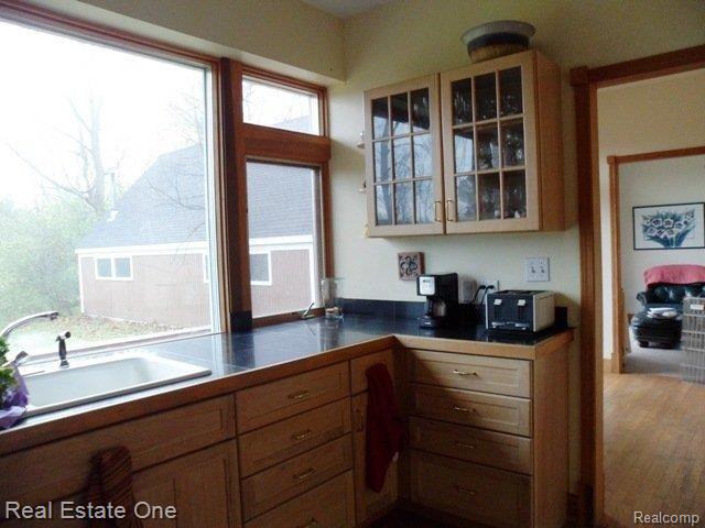 29203 Utley Road Farmington, MI 48334 - Photo 11 of 14 KITCHEN 2