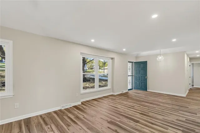 $299,500 | 9825 Potter Circle, Kansas City, MO 64134