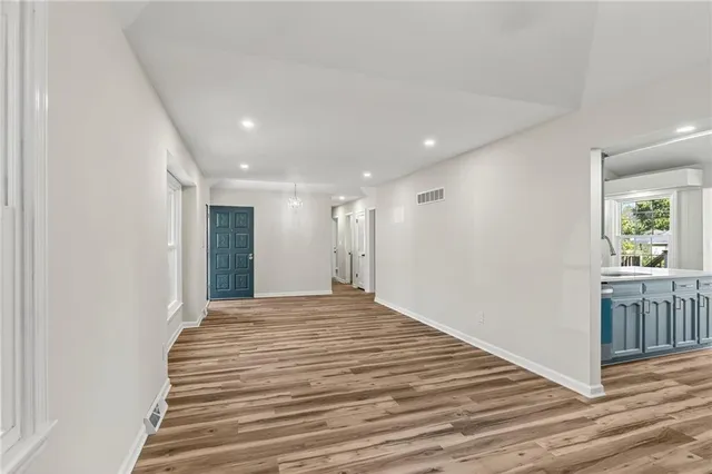 $299,500 | 9825 Potter Circle, Kansas City, MO 64134