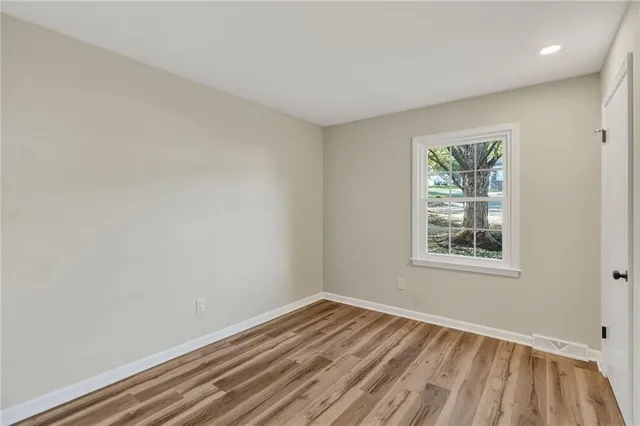 $299,500 | 9825 Potter Circle, Kansas City, MO 64134